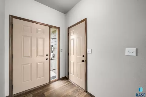 Entry Way - 6012 S Plainside Pl, Sioux Falls, SD 57108 photo 1 of 3