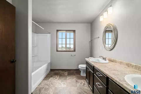 Bath - 6012 S Plainside Pl, Sioux Falls, SD 57108 photo 4 of 4