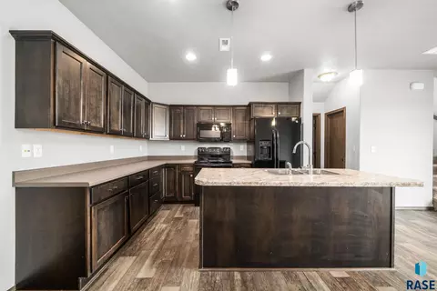 Kitchen - 6012 S Plainside Pl, Sioux Falls, SD 57108 photo 2 of 5