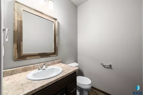 Bath - 6012 S Plainside Pl, Sioux Falls, SD 57108 photo 1 of 4
