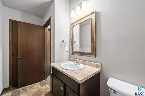 Bath - 6012 S Plainside Pl, Sioux Falls, SD 57108 photo 2 of 4
