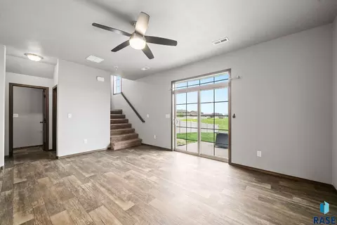 Living - 6012 S Plainside Pl, Sioux Falls, SD 57108 photo 2 of 4