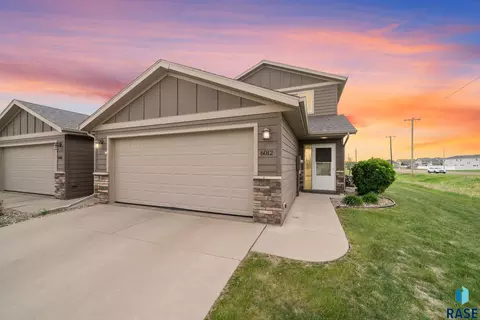 6012 S Plainside Pl, Sioux Falls, SD 57108
