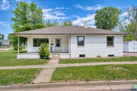 1908 E 11th St, Sioux Falls, SD 57103