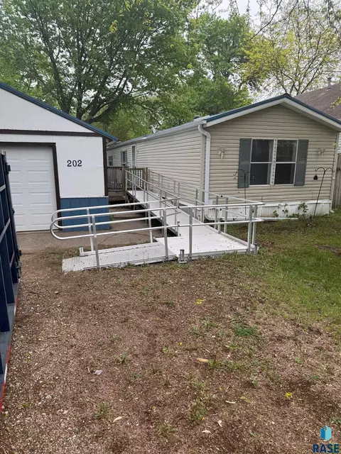 202 Park Blvd, Hurley, SD 57036