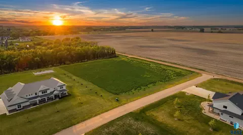 27201 Cedar Ridge Ct, Harrisburg, SD 57032