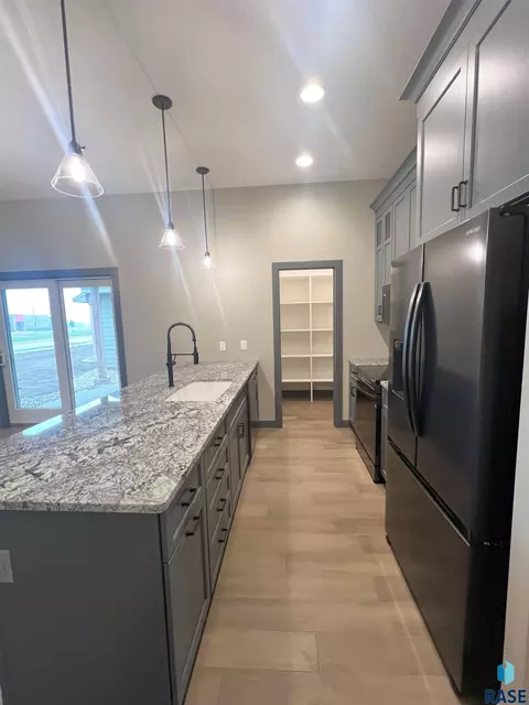 Kitchen - 7013 E Copper Stone Cir, Sioux Falls, SD 57110 photo 2 of 4