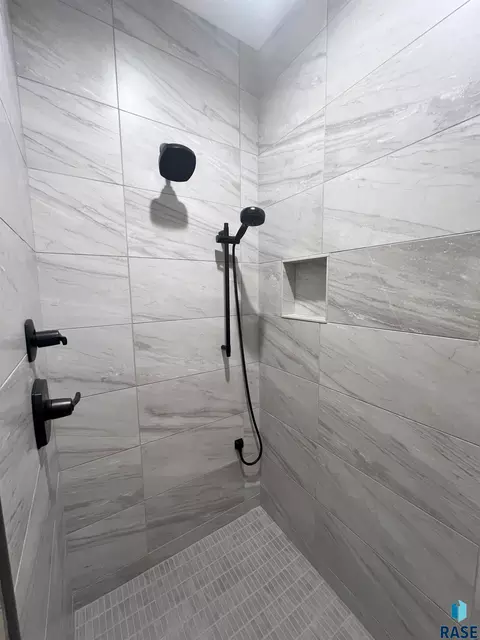 Bath - 7013 E Copper Stone Cir, Sioux Falls, SD 57110 photo 1 of 3