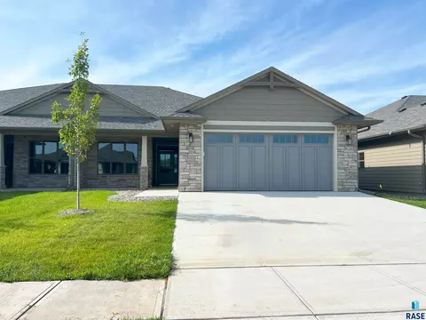 7013 E Copper Stone Cir, Sioux Falls, SD 57110