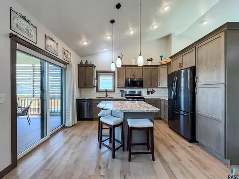 Kitchen - 5308 E 63rd St, Sioux Falls, SD 57108 photo 2 of 5