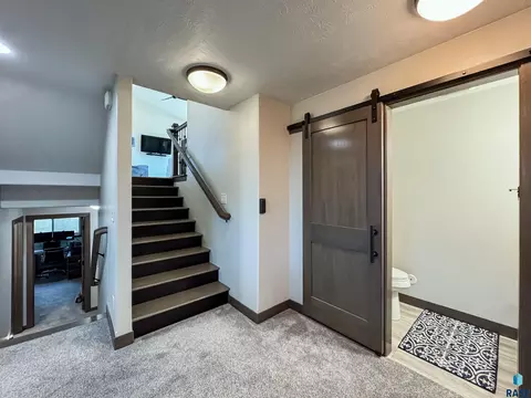 Entry Way - 5308 E 63rd St, Sioux Falls, SD 57108 photo 2 of 2