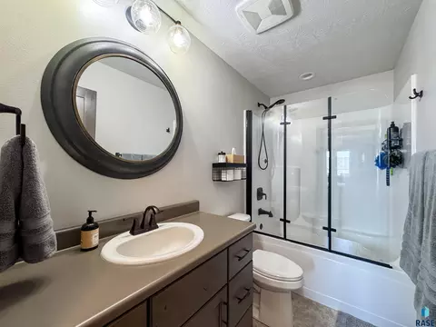 Bath - 5308 E 63rd St, Sioux Falls, SD 57108 photo 2 of 4