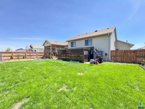 Exterior - 5308 E 63rd St, Sioux Falls, SD 57108 photo 7 of 14