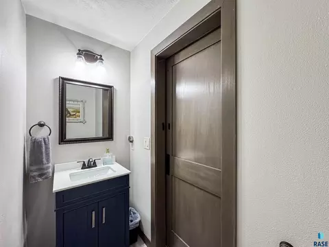Bath - 5308 E 63rd St, Sioux Falls, SD 57108 photo 3 of 4