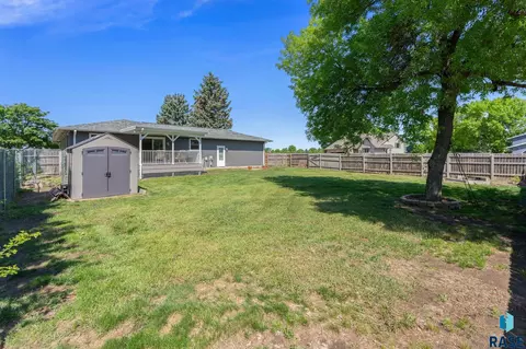 Exterior - 108 N Maple Ave, Brandon, SD 57005 photo 7 of 7