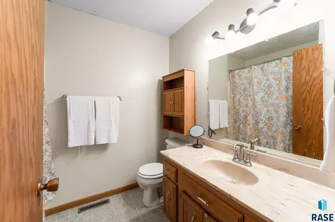 Bath - 108 N Maple Ave, Brandon, SD 57005 photo 1 of 3