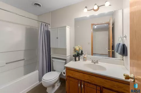 Bath - 108 N Maple Ave, Brandon, SD 57005 photo 3 of 3
