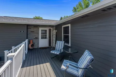 Exterior - 108 N Maple Ave, Brandon, SD 57005 photo 3 of 7