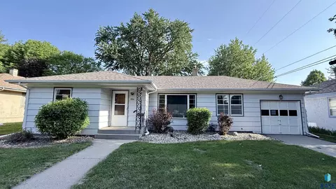 1816 W 22nd St, Sioux Falls, SD 57105