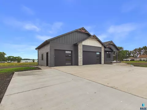 Exterior - 23346 451 Ave, Madison, SD 57042 photo 10 of 12