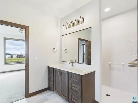 Bath - 23346 451 Ave, Madison, SD 57042 photo 2 of 4
