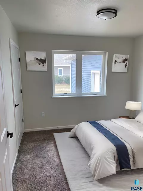 Bedroom - 313 N Willow Ave, Sioux Falls, SD 57104 photo 2 of 3