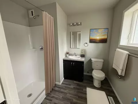 Bath - 313 N Willow Ave, Sioux Falls, SD 57104 photo 2 of 2