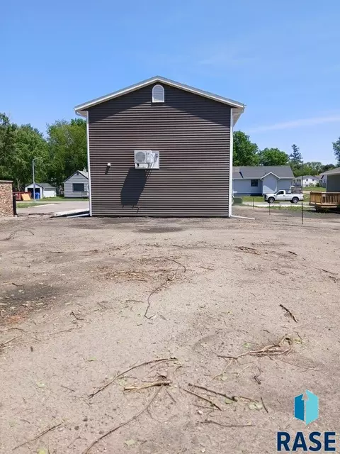 Exterior - 313 N Willow Ave, Sioux Falls, SD 57104 photo 2 of 3