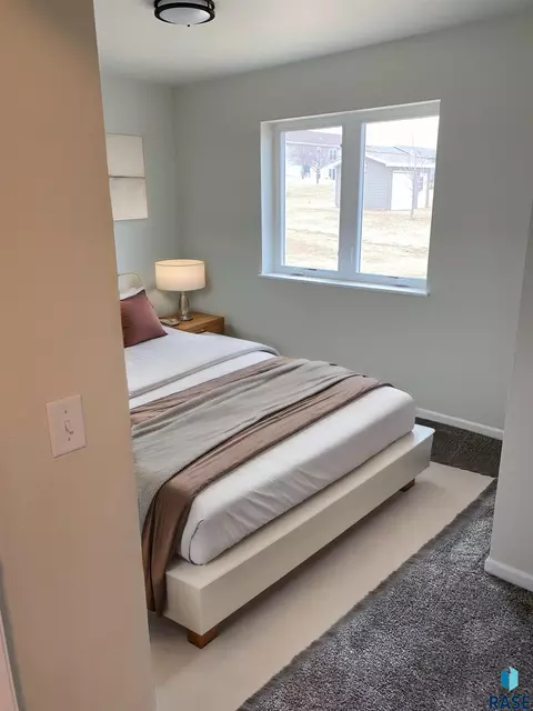 Bedroom - 313 N Willow Ave, Sioux Falls, SD 57104 photo 3 of 3