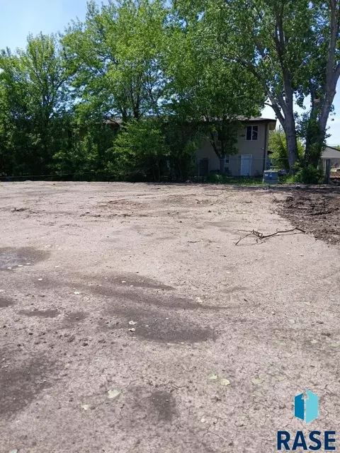 Exterior - 313 N Willow Ave, Sioux Falls, SD 57104 photo 3 of 3
