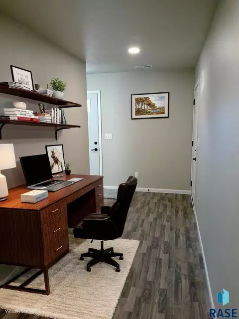 Entry Way - 313 N Willow Ave, Sioux Falls, SD 57104 photo 2 of 3