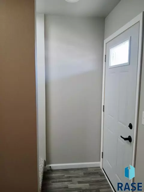 Entry Way - 313 N Willow Ave, Sioux Falls, SD 57104 photo 3 of 3