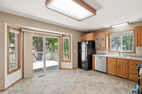 4901 S Shamrock Cir, Sioux Falls, SD 57106