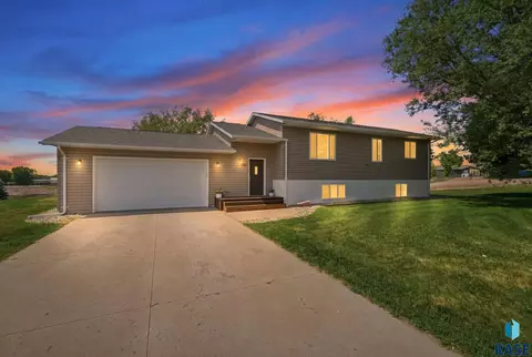 400 Sunrise Cir, Garretson, SD 57030