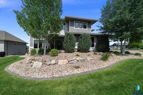 Exterior - 2308 S Durango Dr, Sioux Falls, SD 57110 photo 17 of 21