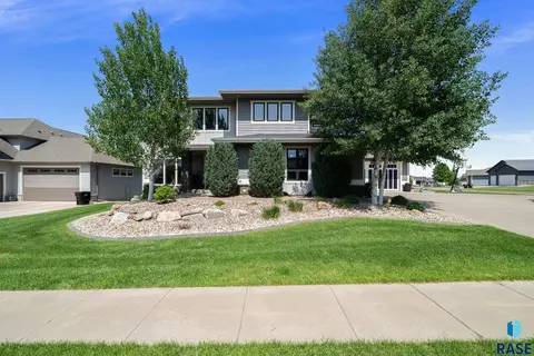 Exterior - 2308 S Durango Dr, Sioux Falls, SD 57110 photo 18 of 21