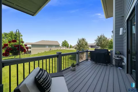 Exterior - 2308 S Durango Dr, Sioux Falls, SD 57110 photo 6 of 21