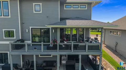 Exterior - 2308 S Durango Dr, Sioux Falls, SD 57110 photo 8 of 21