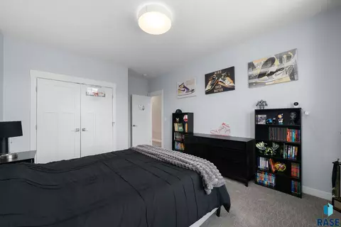 Bedroom - 2308 S Durango Dr, Sioux Falls, SD 57110 photo 5 of 9