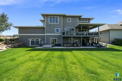 Exterior - 2308 S Durango Dr, Sioux Falls, SD 57110 photo 11 of 21