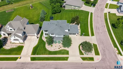 View/Area - 2308 S Durango Dr, Sioux Falls, SD 57110 photo 6 of 9