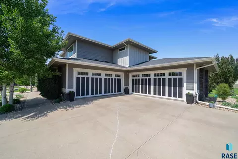 Exterior - 2308 S Durango Dr, Sioux Falls, SD 57110 photo 20 of 21
