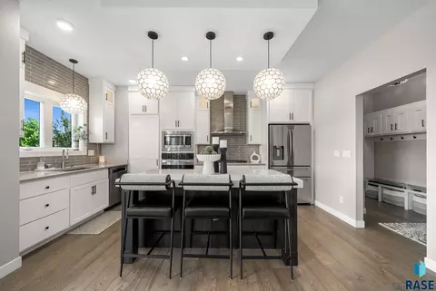 Kitchen - 2308 S Durango Dr, Sioux Falls, SD 57110 photo 1 of 10