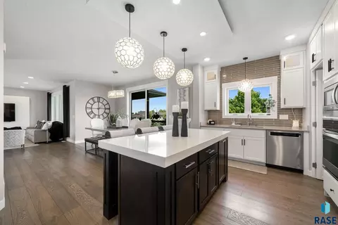 Kitchen - 2308 S Durango Dr, Sioux Falls, SD 57110 photo 5 of 10