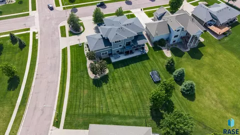 View/Area - 2308 S Durango Dr, Sioux Falls, SD 57110 photo 7 of 9