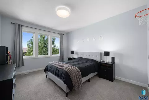 Bedroom - 2308 S Durango Dr, Sioux Falls, SD 57110 photo 6 of 9