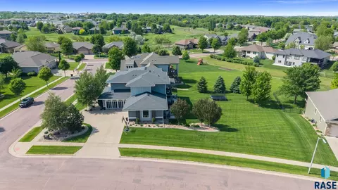 View/Area - 2308 S Durango Dr, Sioux Falls, SD 57110 photo 3 of 9