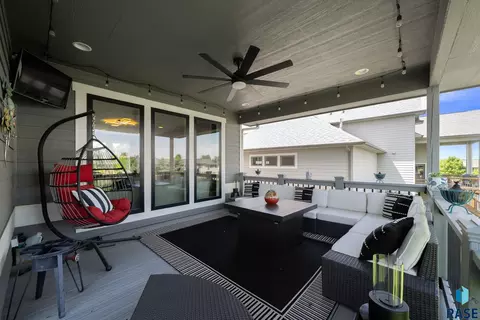 Exterior - 2308 S Durango Dr, Sioux Falls, SD 57110 photo 4 of 21