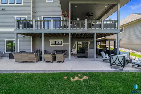 Exterior - 2308 S Durango Dr, Sioux Falls, SD 57110 photo 12 of 21