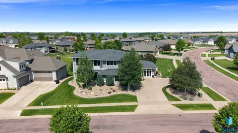 View/Area - 2308 S Durango Dr, Sioux Falls, SD 57110 photo 2 of 9